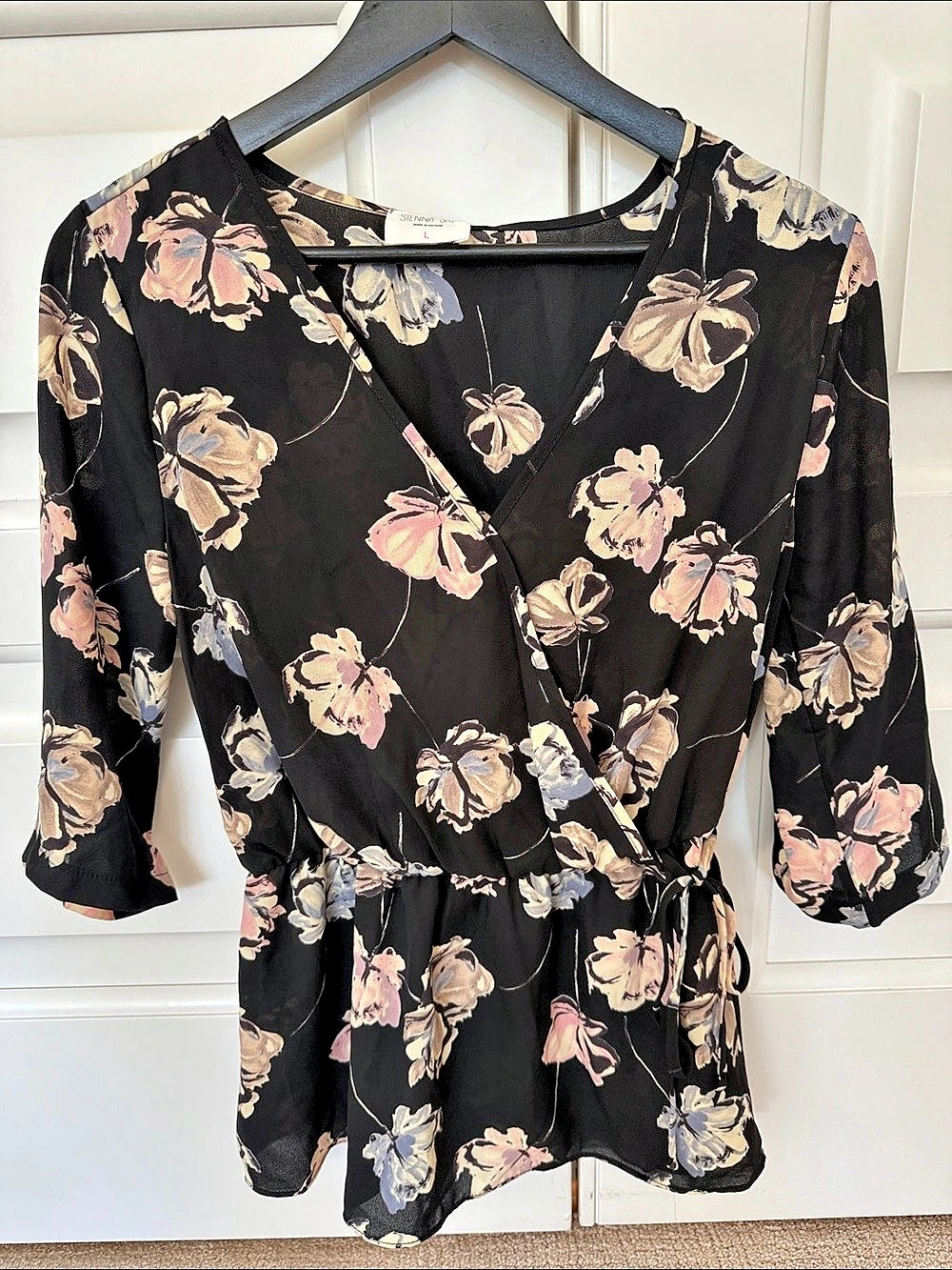 Sienna Sky Floral shirt in Black & Pink Size Large NWT